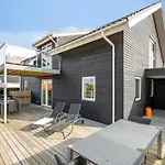 بيت للعطل Pool House With Activity Room, Built In 2020, With A View Of The North Sea