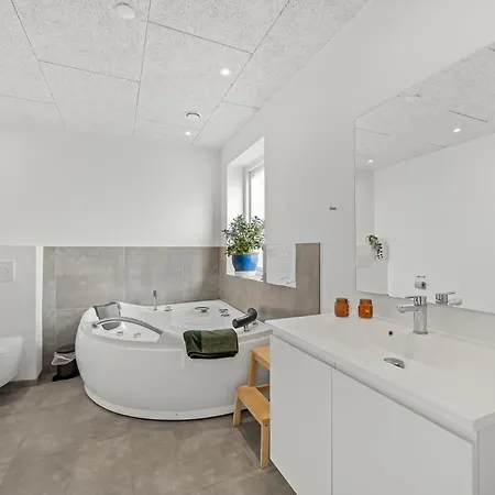 Pool House With Activity Room, Built In 2020, With A View Of The North Sea 度假居