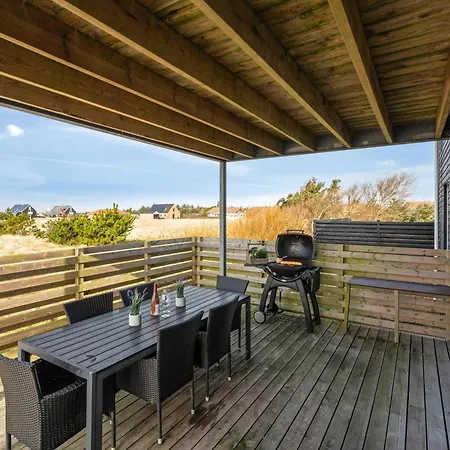Pool House With Activity Room, Built In 2020, With A View Of The North Sea 度假居 *