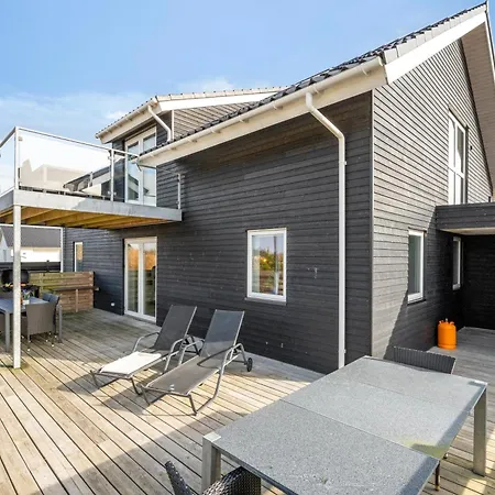 度假居 Pool House With Activity Room, Built In 2020, With A View Of The North Sea