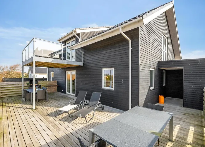 別荘 Pool House With Activity Room, Built In 2020, With A View Of The North Sea